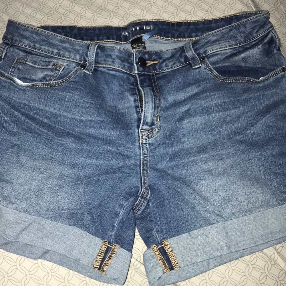women cuffed jean shorts